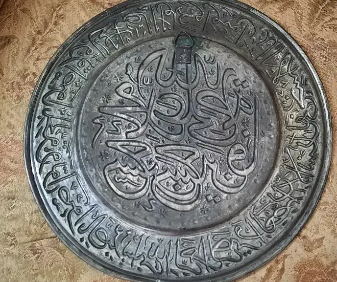 بشقاب دیوارکوب آنتیک مسی باضخامت|کلکسیون اشیاء عتیقه|قم, سالاریه|دیوار