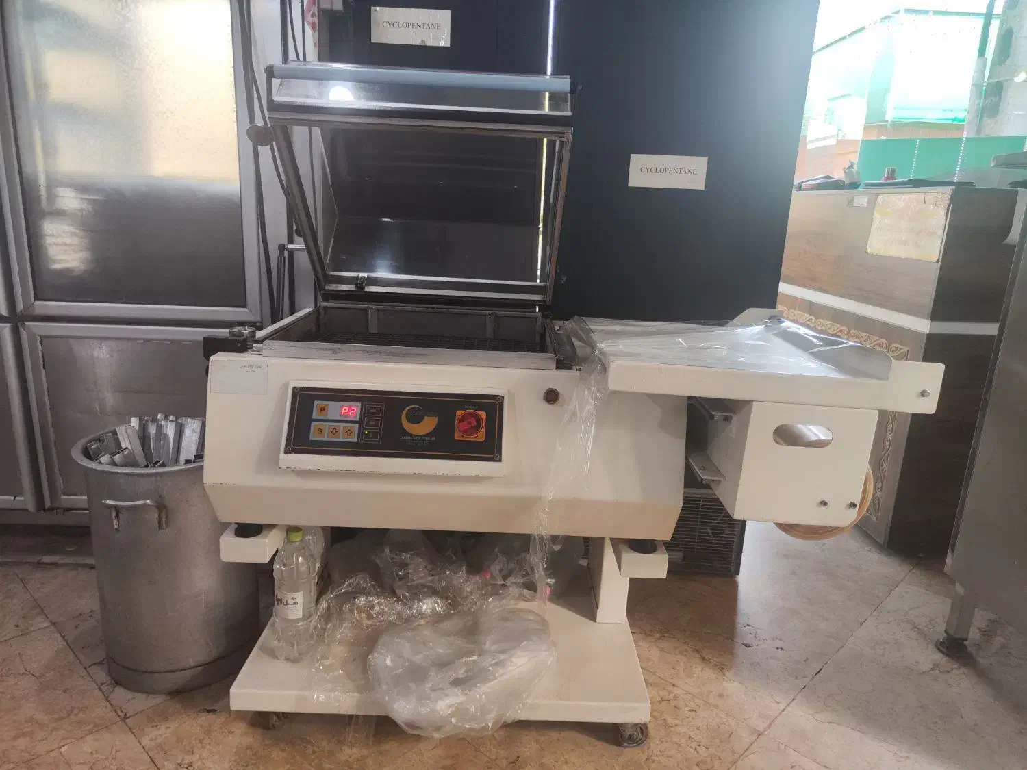 کارگر ماهر و کمک اشپز اقا جهت کار در تهیه غذا|استخدام خدمات فروشگاه و رستوران|تهران, افسریه جنوبی|دیوار