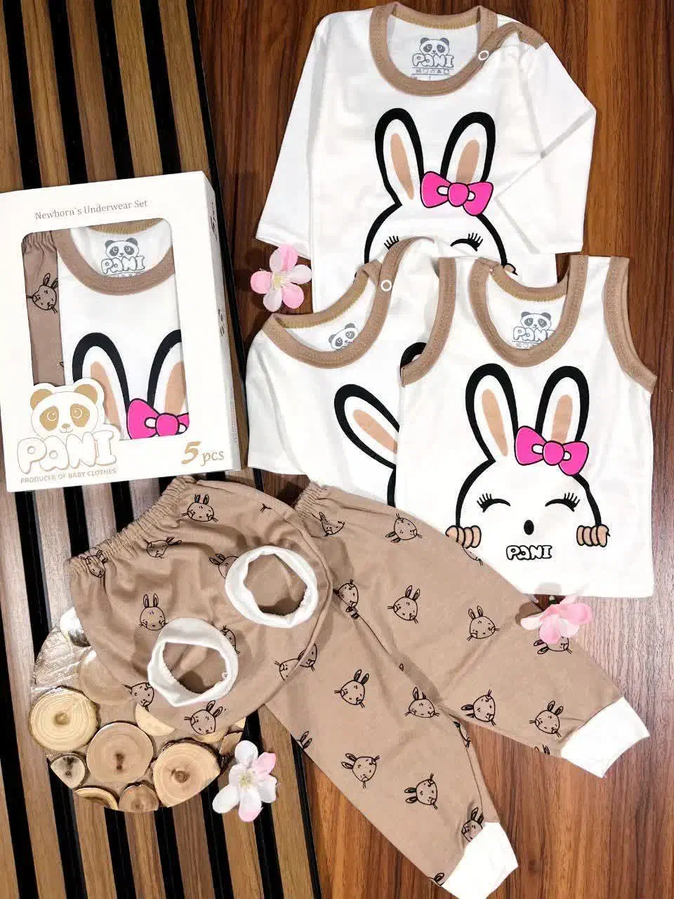 پنج تیکه|کفش و لباس بچه|تخت سلیمان, |دیوار