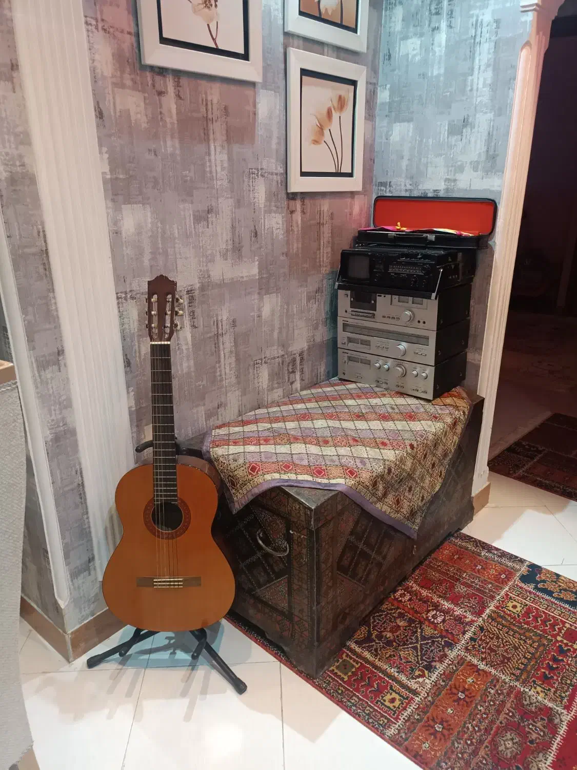 صندوق عتیقه قدیمی|کلکسیون اشیاء عتیقه|رشت, کاکتوس|دیوار