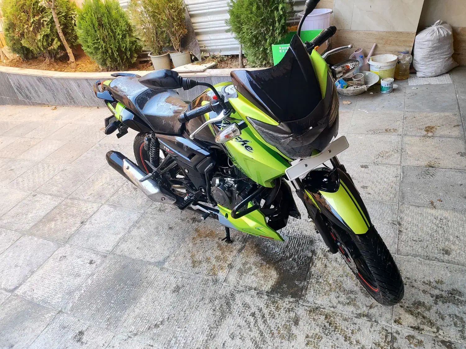 اپاچی|موتورسیکلت|دماوند, گیلاوند|دیوار