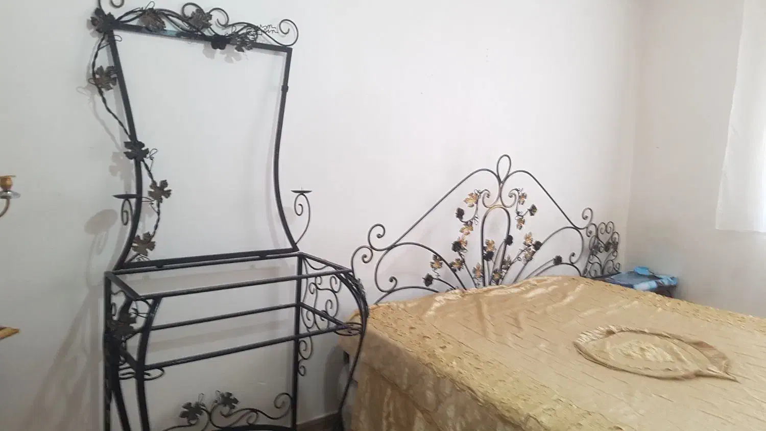 تخت فرفروژه فلزی،زیبا .قیمت فوق العاده|تخت و سرویس خواب|رشت, فلسطین|دیوار