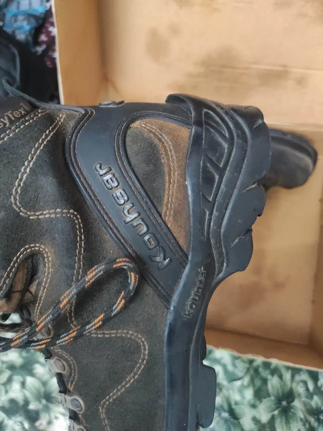 پوتین کوهنوردی|کوهنوردی و کمپینگ|رشت, سعدی (تختی)|دیوار