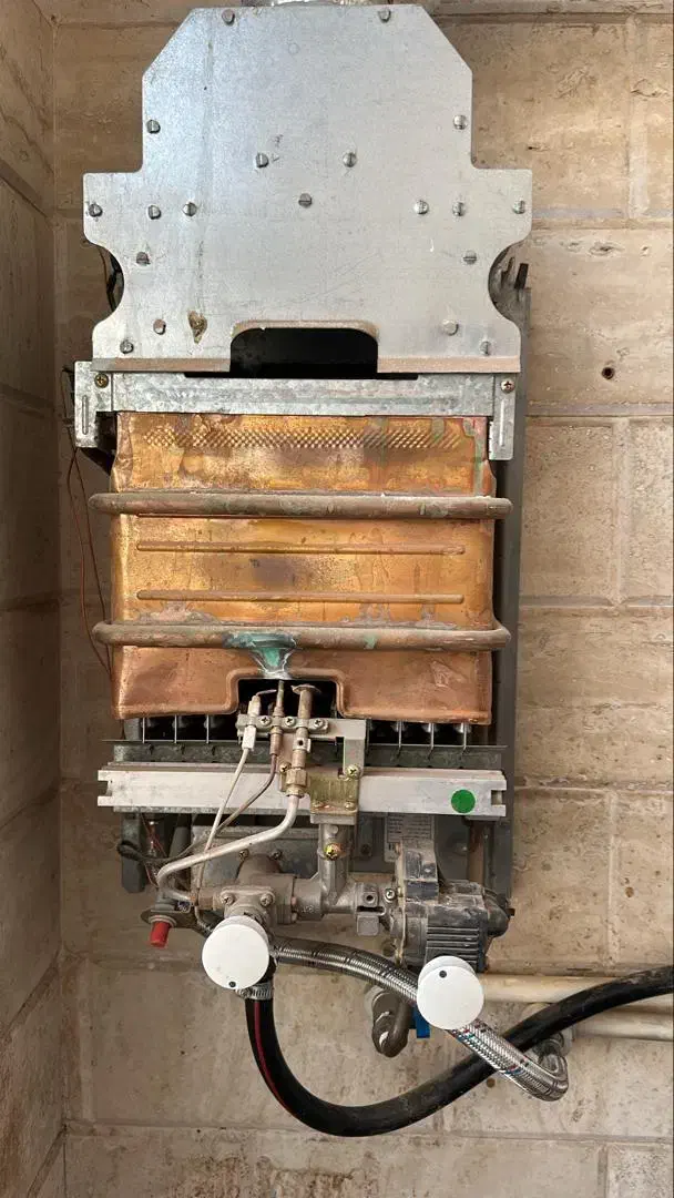 آبگرمکن دیواری|آبگرمکن، پکیج، شوفاژ|قم, زنبیل آباد|دیوار