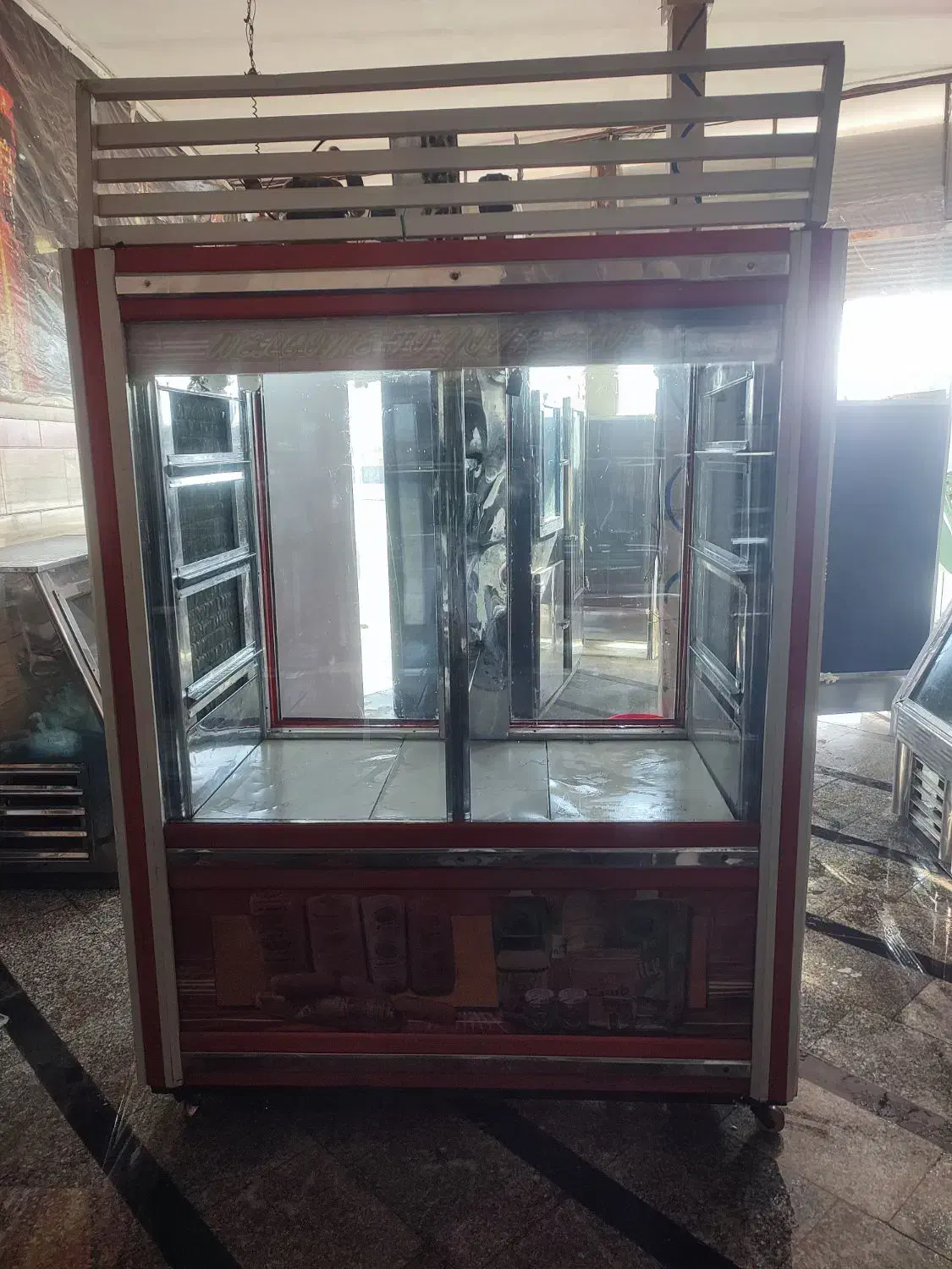 چند عدد یخچال خانگی و ویترینی در حد|یخچال و فریزر|همدان, |دیوار