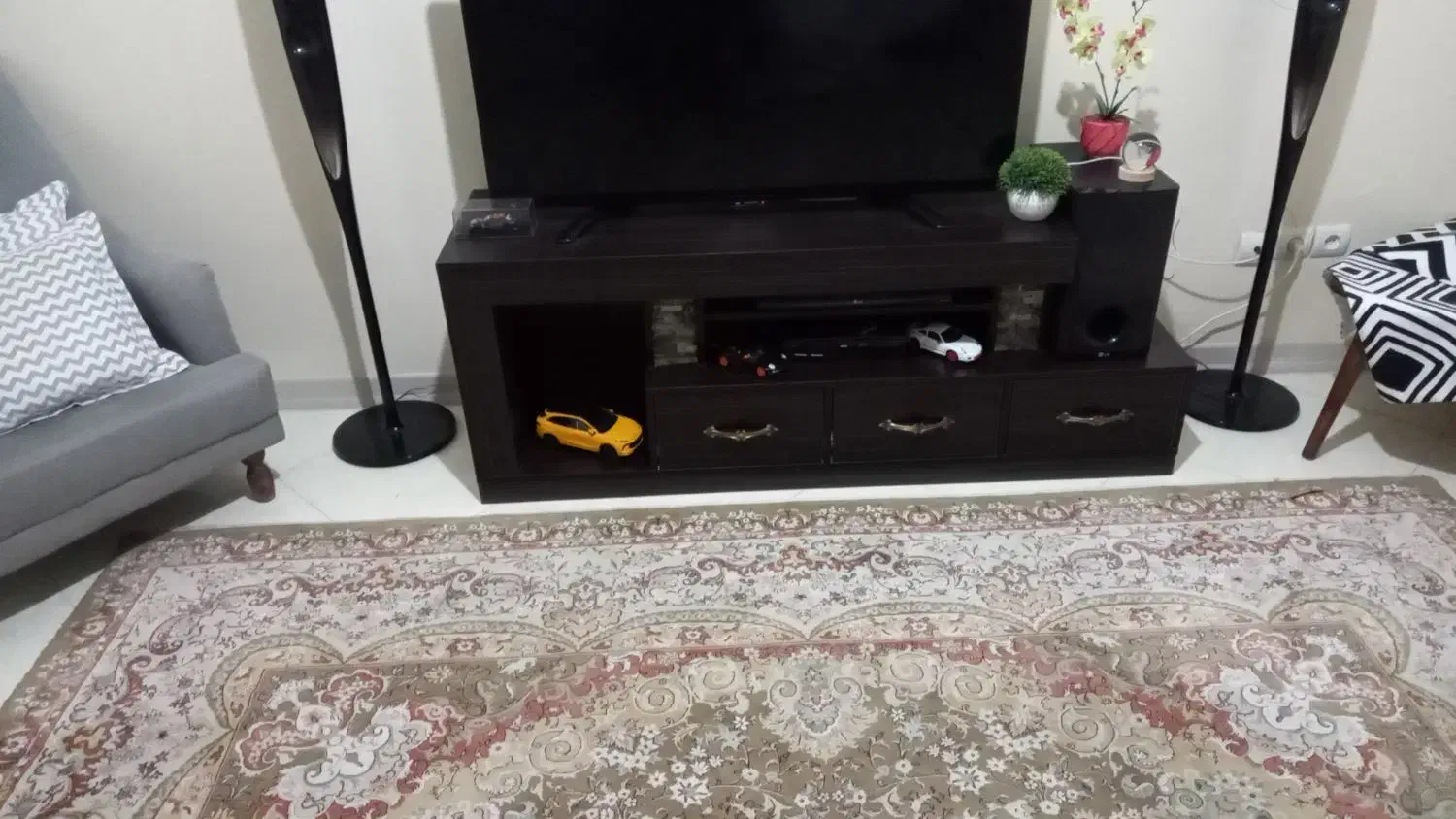 تخت هتلی دو نفره.جا کفشی.میز تلویزیون|تخت و سرویس خواب|ری, سیزده آبان|دیوار