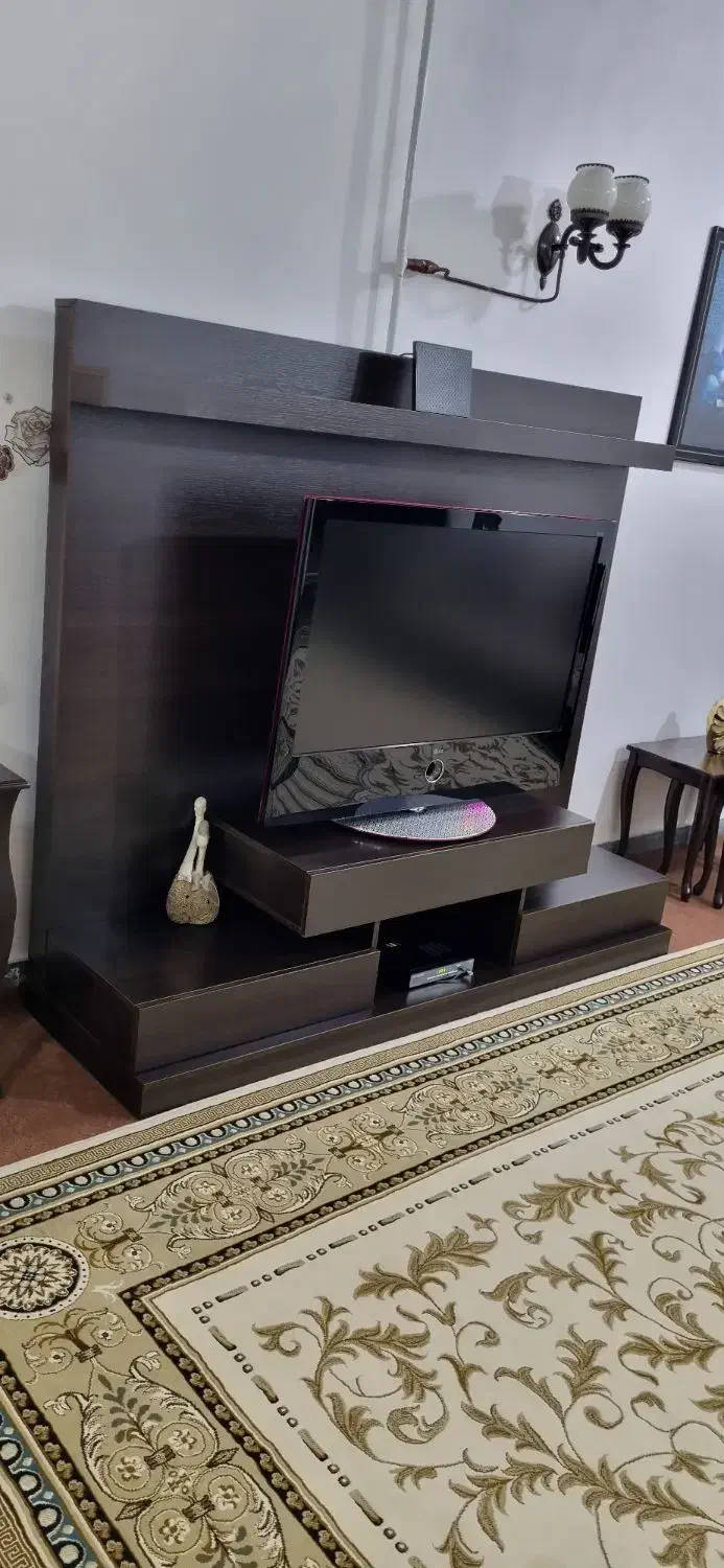 میز تلویزیون چوب گردو اصلی به دون ضربه وشکستگی|میز تلویزیون|دوگنبدان, |دیوار