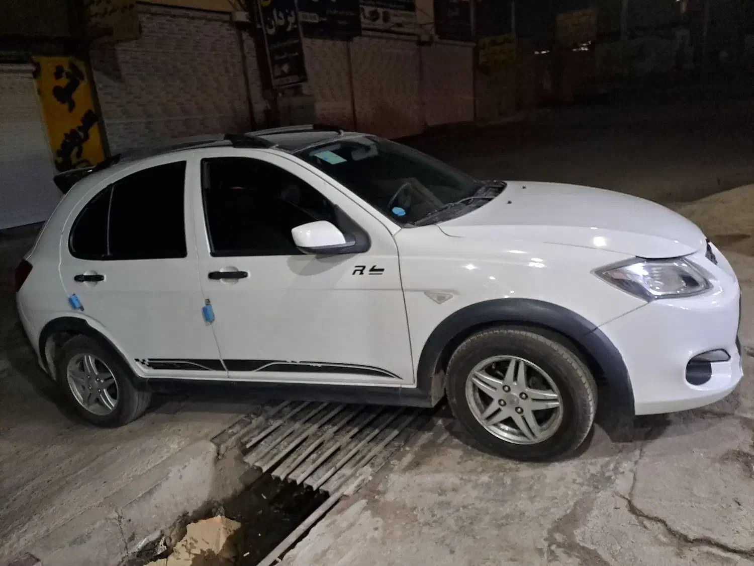 کویک Rخونگی|خودرو سواری و وانت|پرند, فاز ۵|دیوار