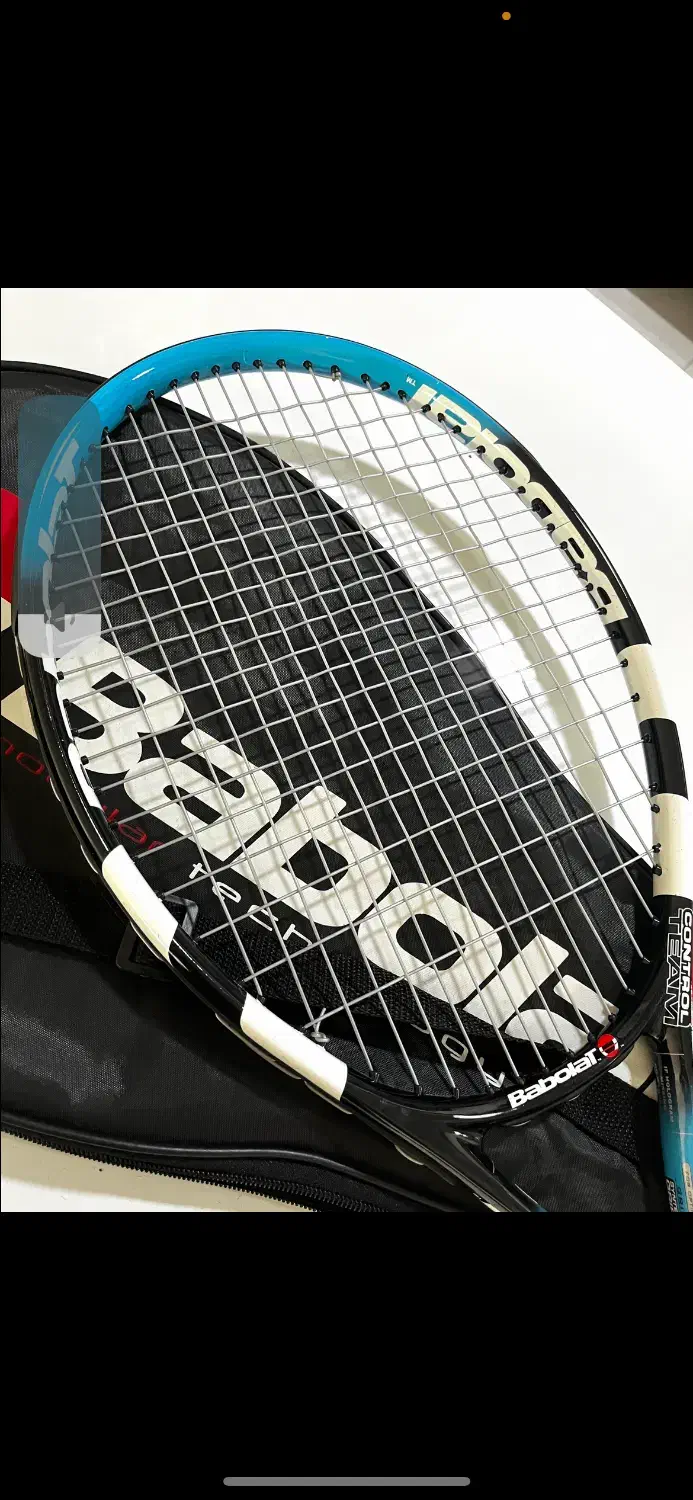 راکت تنیس برند Babolat اصل|ورزش‌های توپی|شیراز, زرهی|دیوار