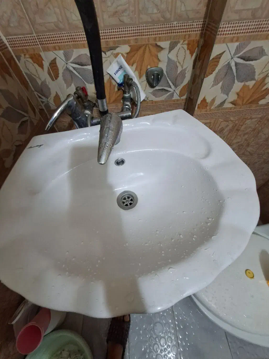 روشویی|لوازم سرویس بهداشتی|سلفچگان, |دیوار