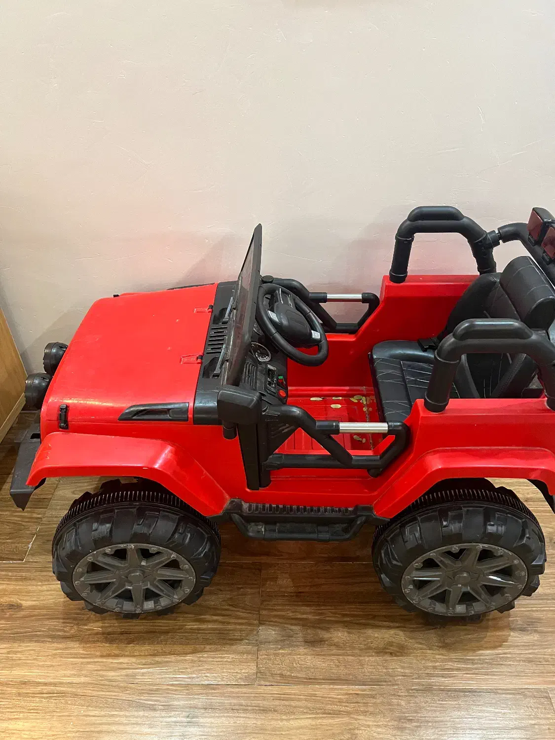 ماشین شارژی|اسباب‌بازی بچه|بندر گناوه, |دیوار