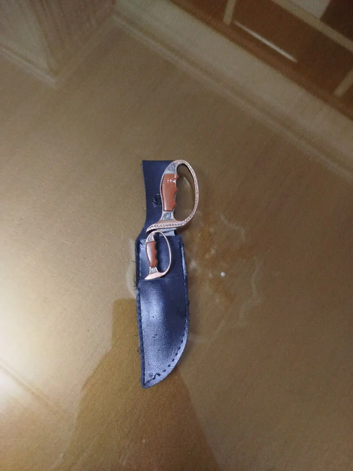 چاقو تزعینی|کلکسیون اشیاء عتیقه|شهر ری, شهادت|دیوار