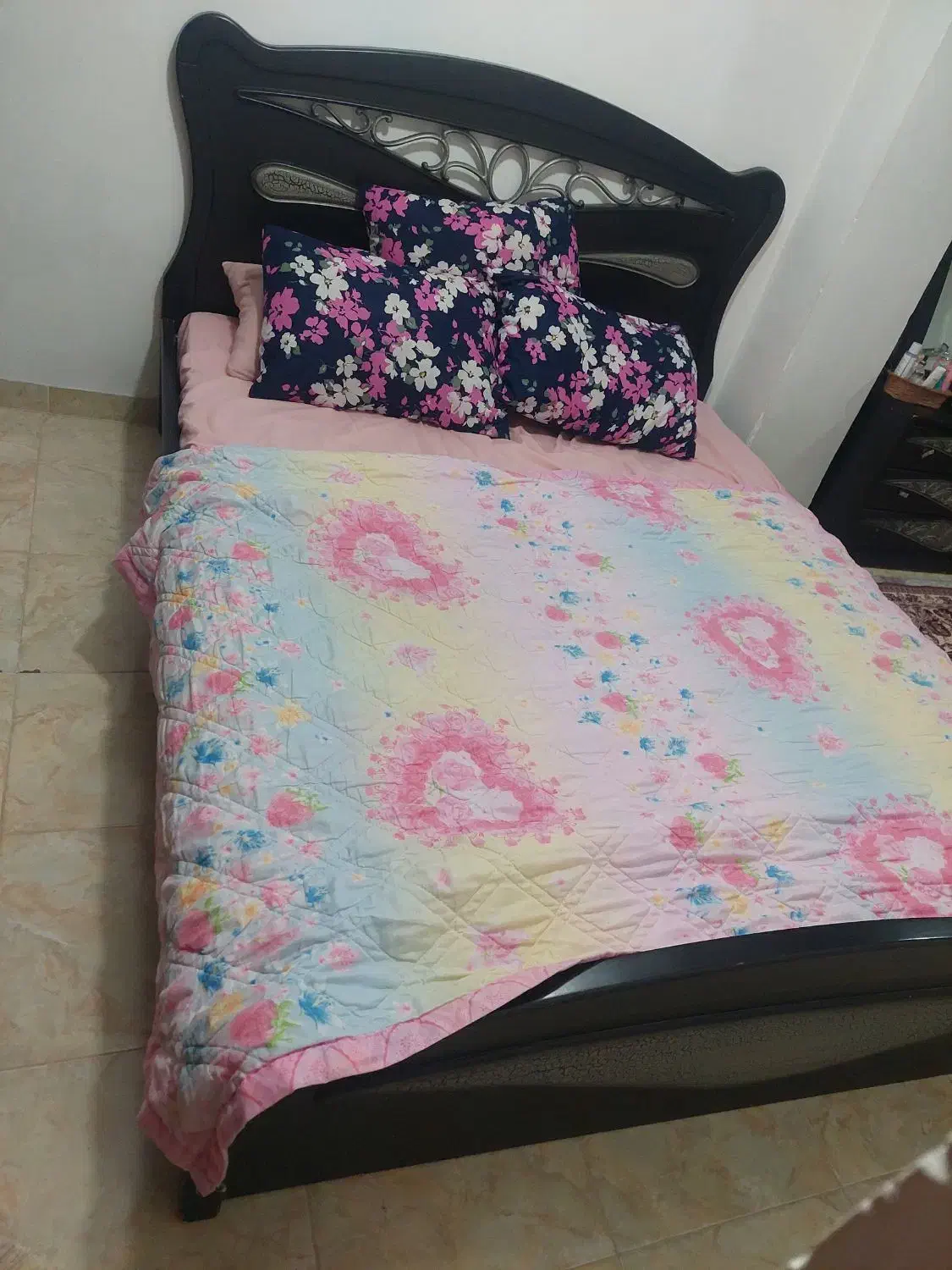 سرویس خواب|تخت و سرویس خواب|لاهیجان, مهرگان|دیوار