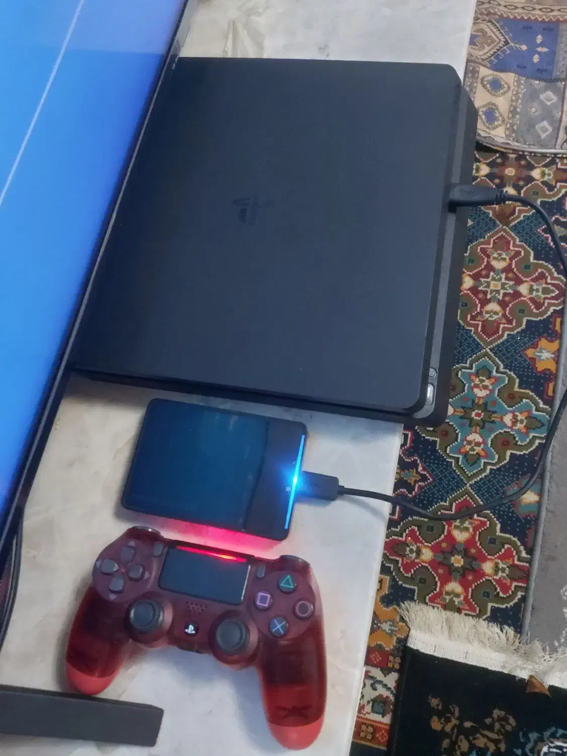 Ps4 slim 1tB|کنسول، بازی ویدئویی و آنلاین|شیراز, شیشه‌گری|دیوار
