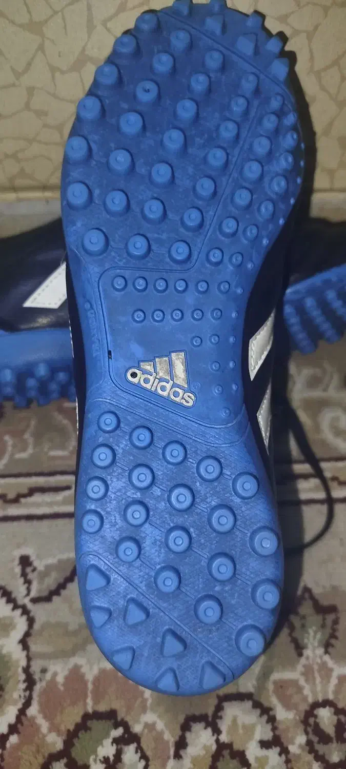 کتونی فوتبال آدیداس اورجینال|کیف، کفش، کمربند|قم, دورشهر|دیوار