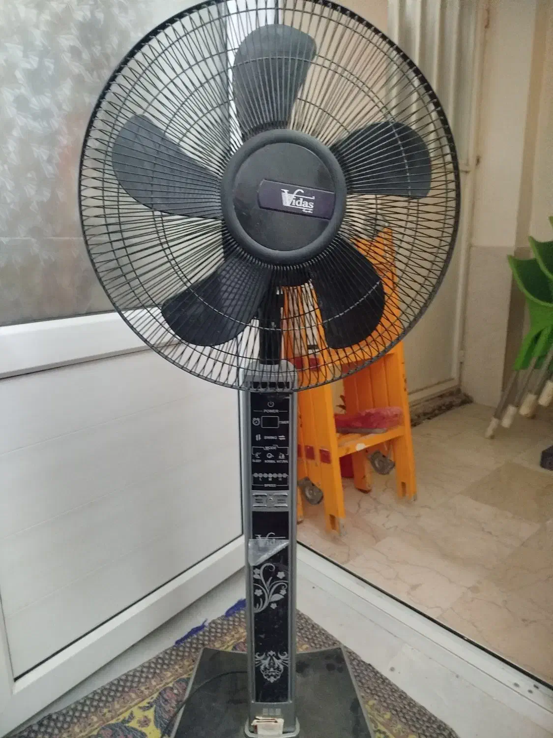 پنکه ایستاده|پنکه و تصفیهکنندهٔ هوا|اصفهان, شاهزید|دیوار