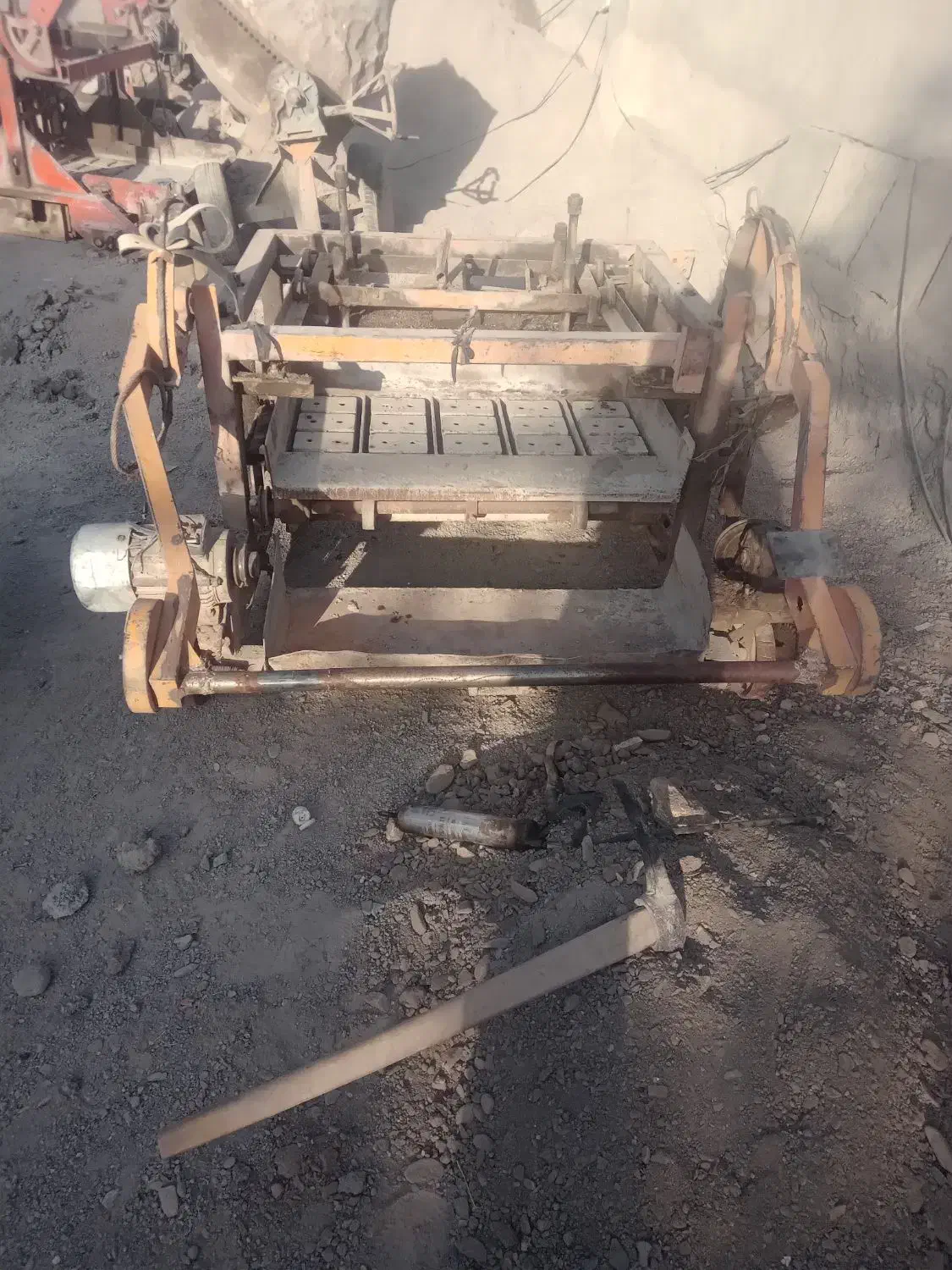 دستگاه بلوکه و میکسر|ماشینآلات صنعتی|مشهد, میان ولایت|دیوار