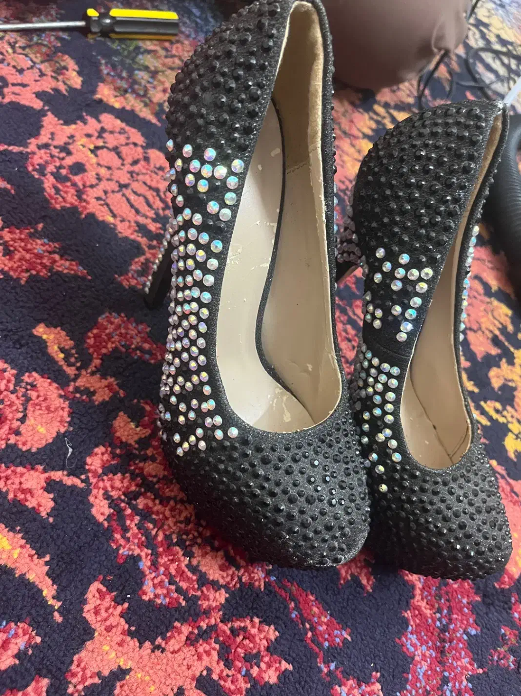 کفش|کیف، کفش، کمربند|قم, هنرستان|دیوار