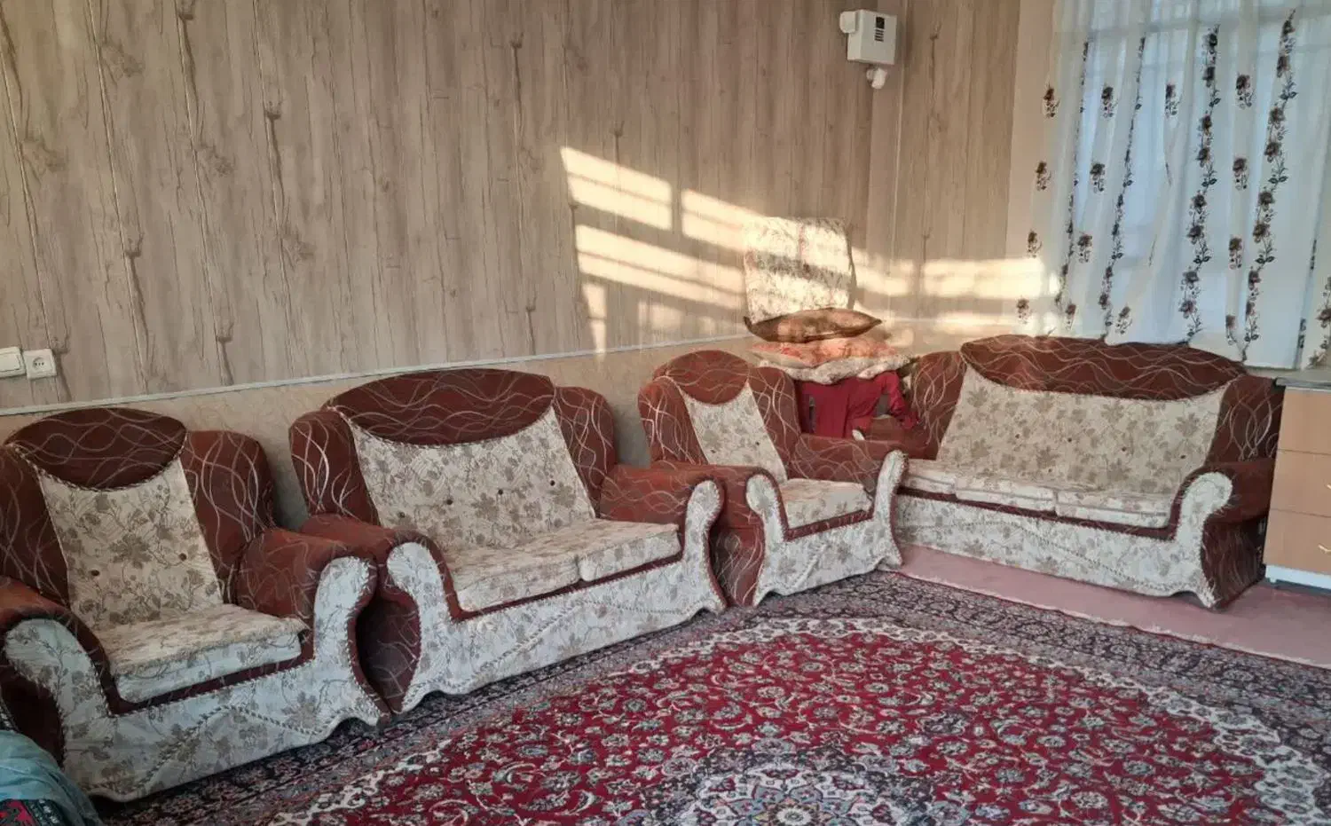 مبل منزل/باغ  تمیز بدون نیاز به تعمیر درحد نو|مبلمان خانگی و میز عسلی|اصفهان, کوی امیریه|دیوار