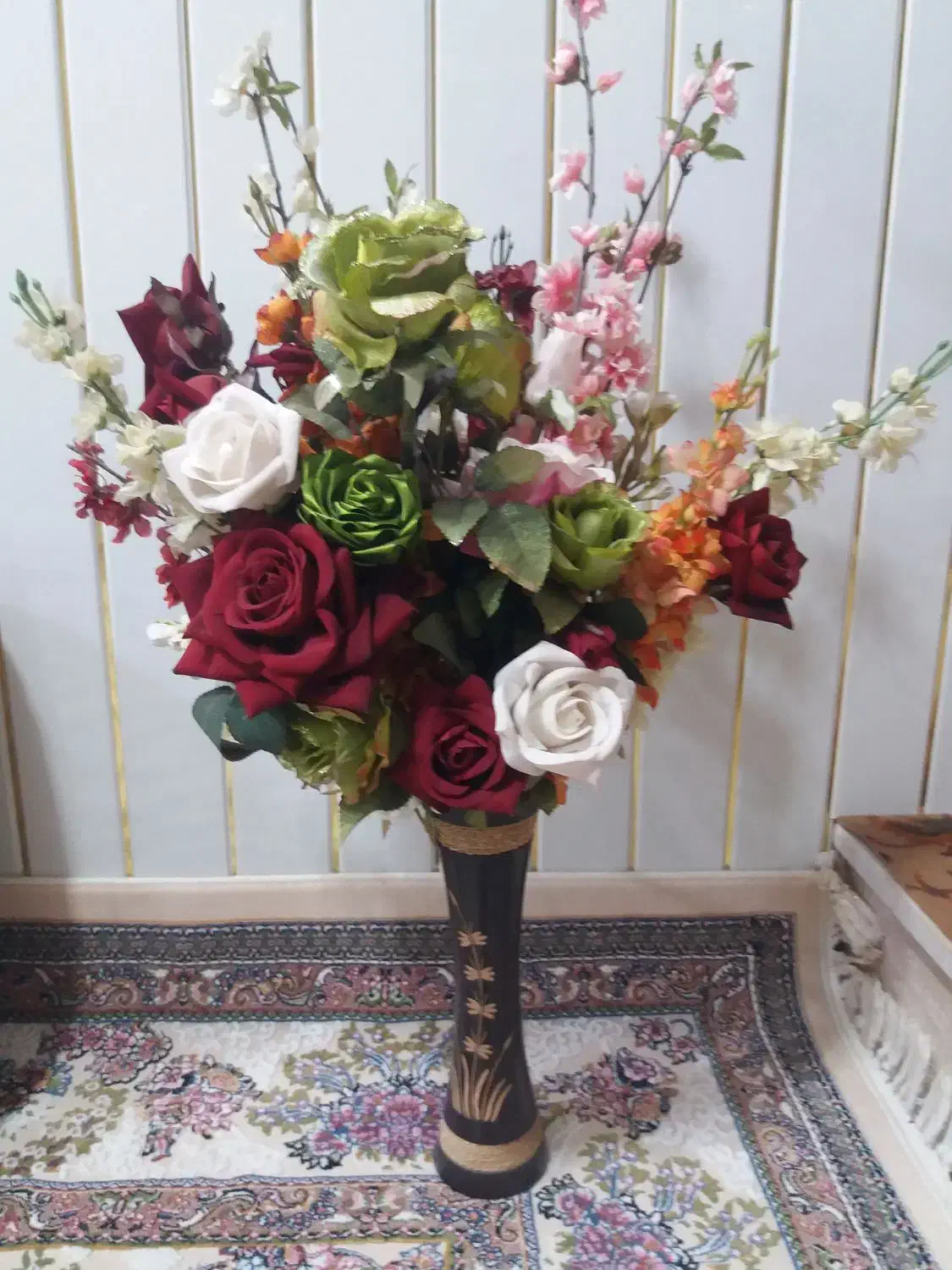 گلدان چوبی همراه با گلهای مصنوعی|گل مصنوعی|اهواز, پادادشهر|دیوار