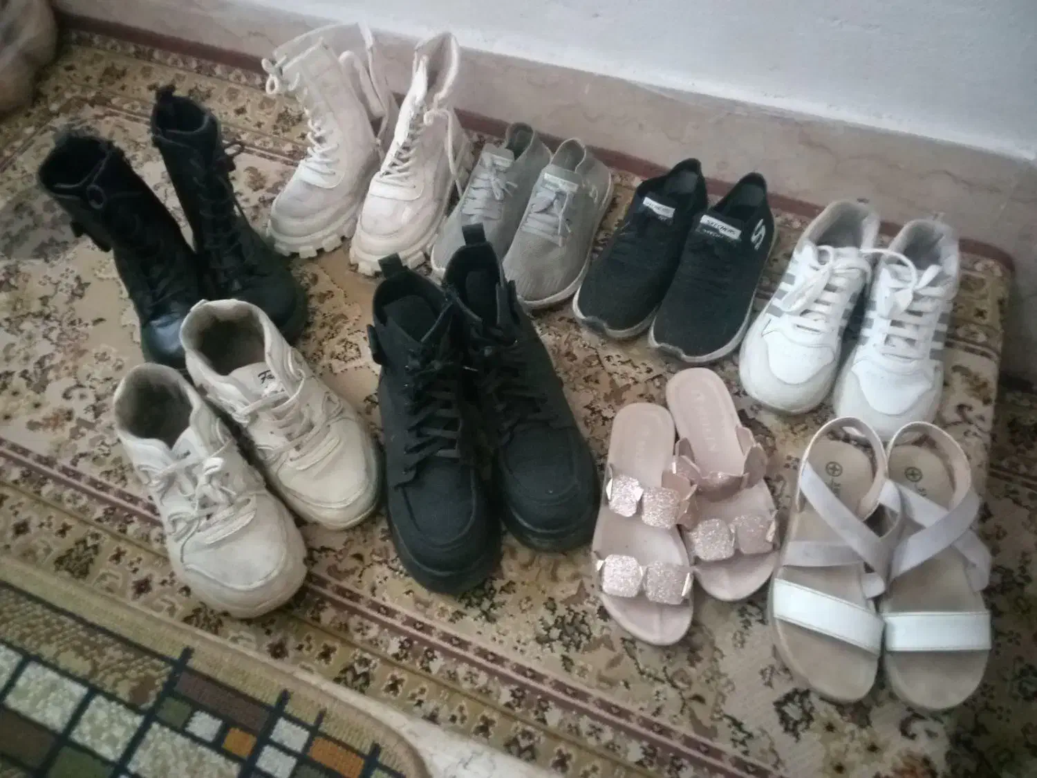 پوتین وکتانی|کیف، کفش، کمربند|رشت, پیرکلاچای|دیوار