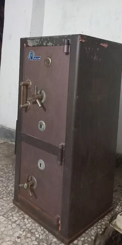 گاوصندوق|دفتر کار|لاهیجان, بازکیاگوراب|دیوار