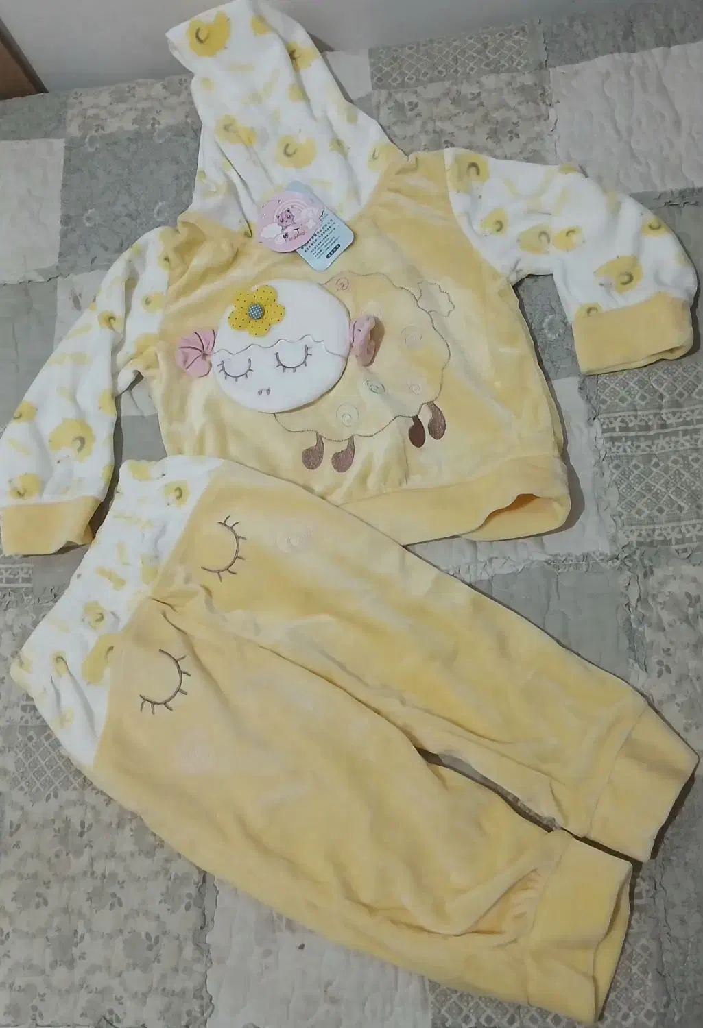 هودی شلوار مخمل عروسک برجسته کاملا نو و شیک|کفش و لباس بچه|مشهد, هنرور|دیوار