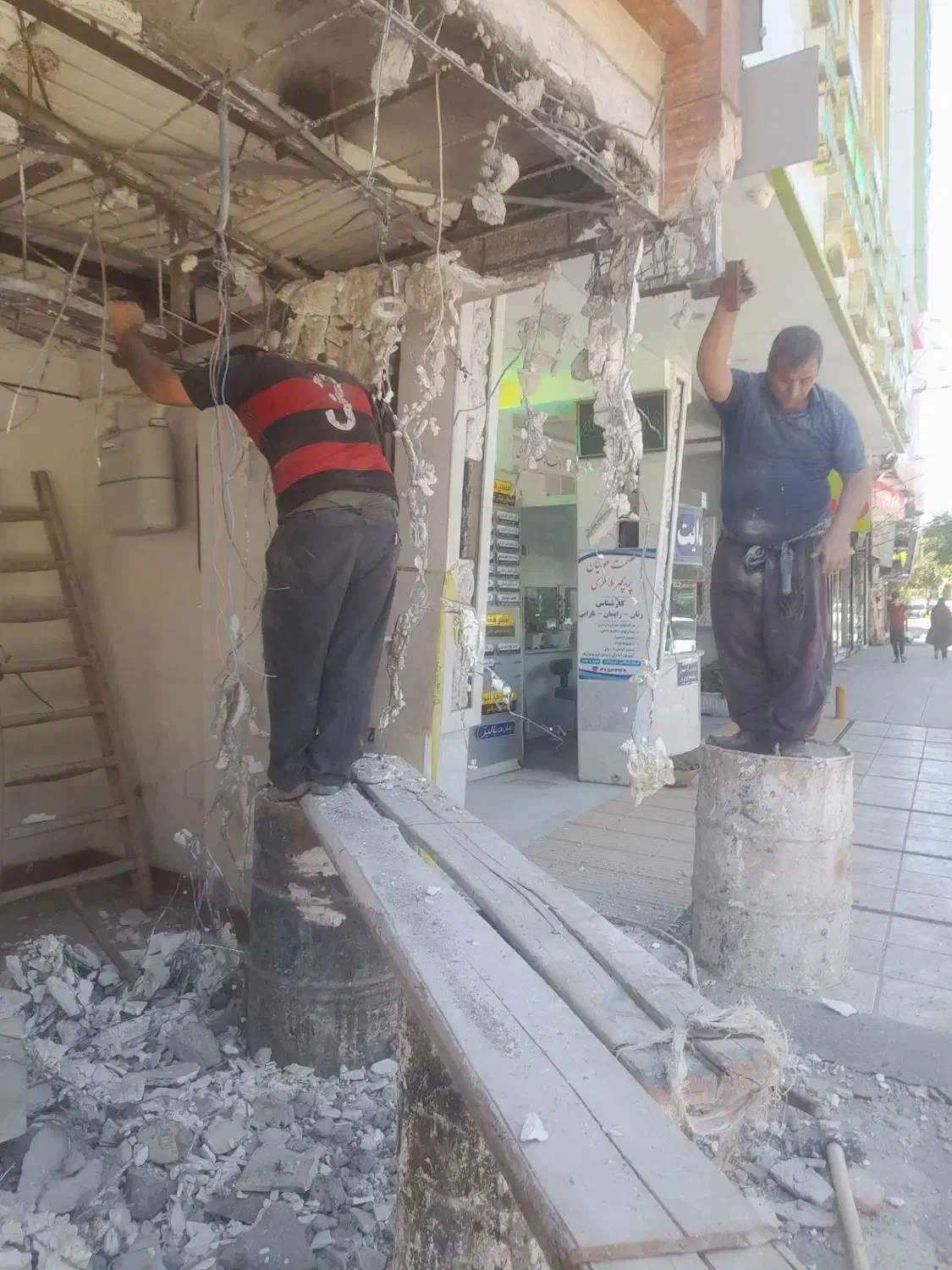 تخریب ساختمانهای کلی وجزعی باوسایل کامل|خدمات پیشه و مهارت|مشهد, دانشجو|دیوار