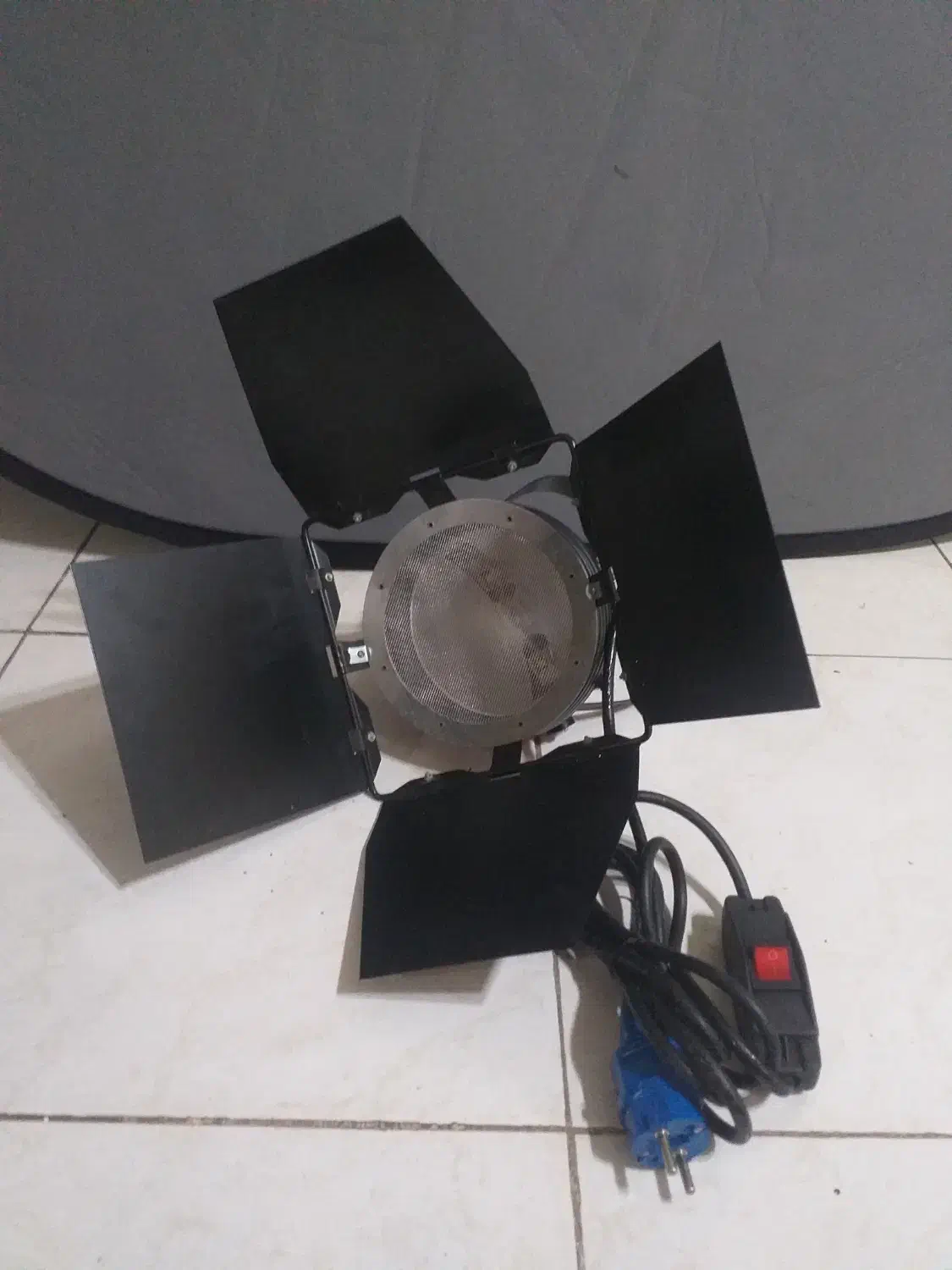 ۲ عدد پرژکتور نورپردازی|دوربین عکاسی و فیلمبرداری|تهران, یافت آباد جنوبی|دیوار