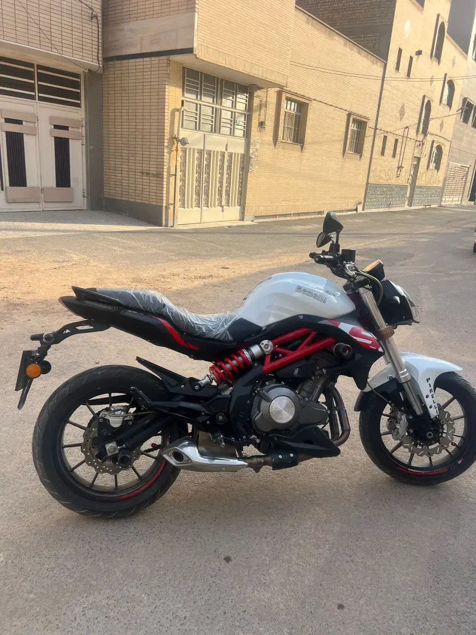 بنلی300|موتورسیکلت|خمینیشهر, |دیوار