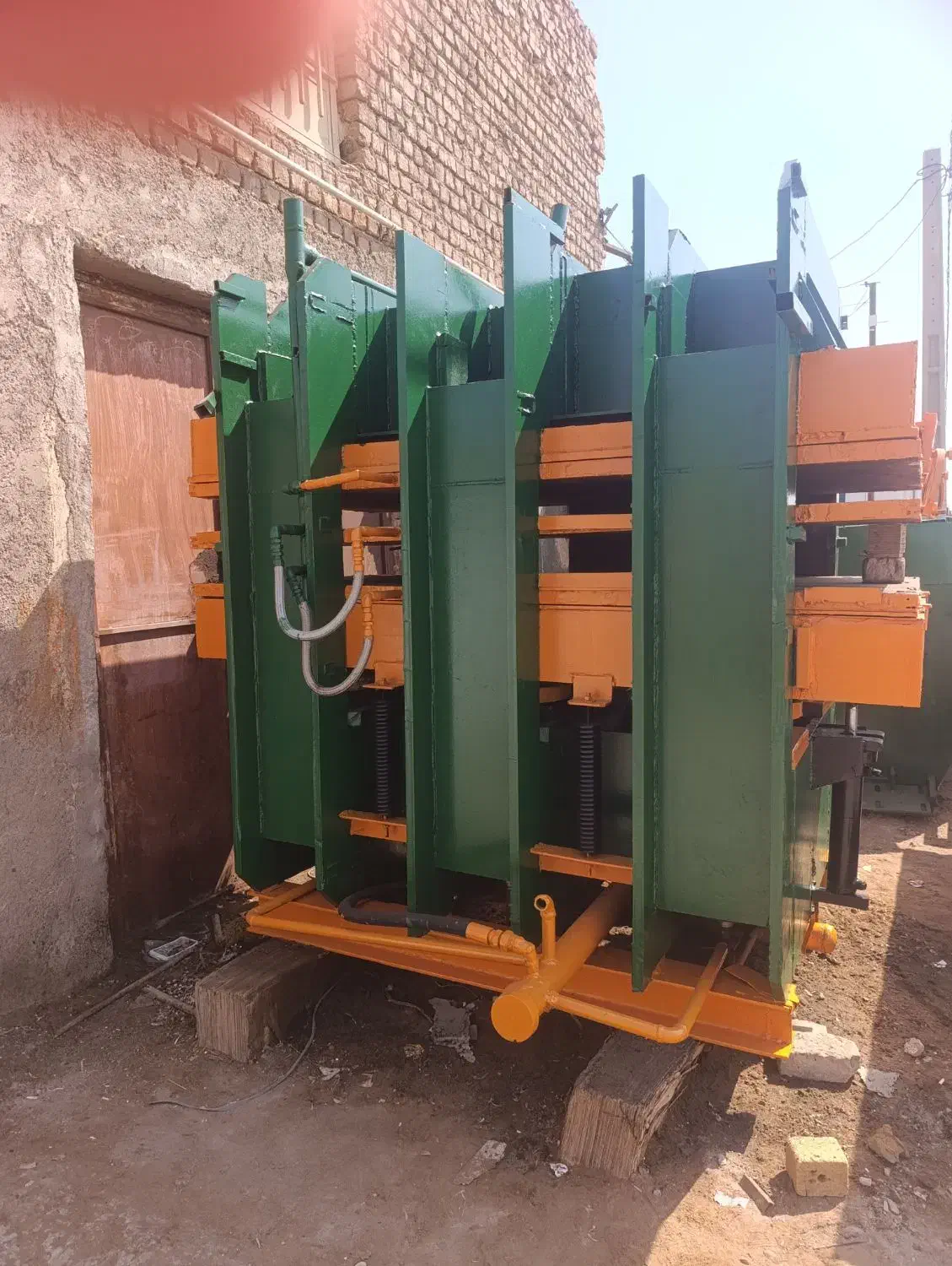 دستگاه پرس نوپان وسنباده نواری|ماشین‌آلات صنعتی|قم, باجک دو|دیوار