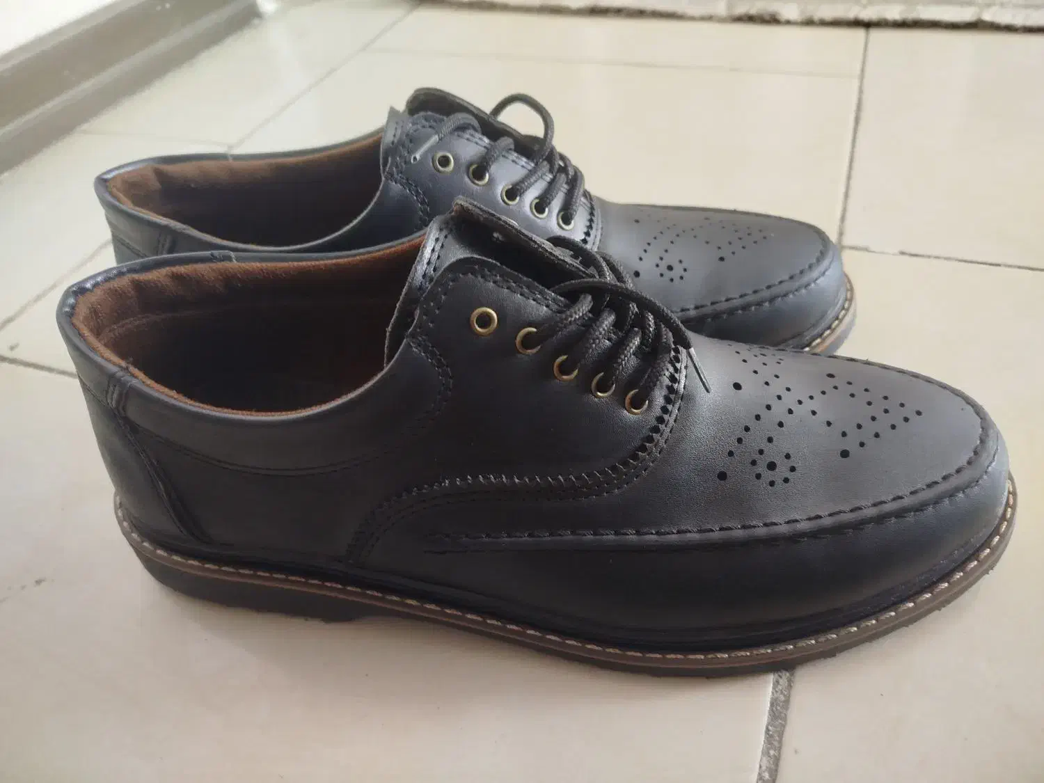 کفش|کیف، کفش، کمربند|گلبهار, شهر جدید گلبهار|دیوار