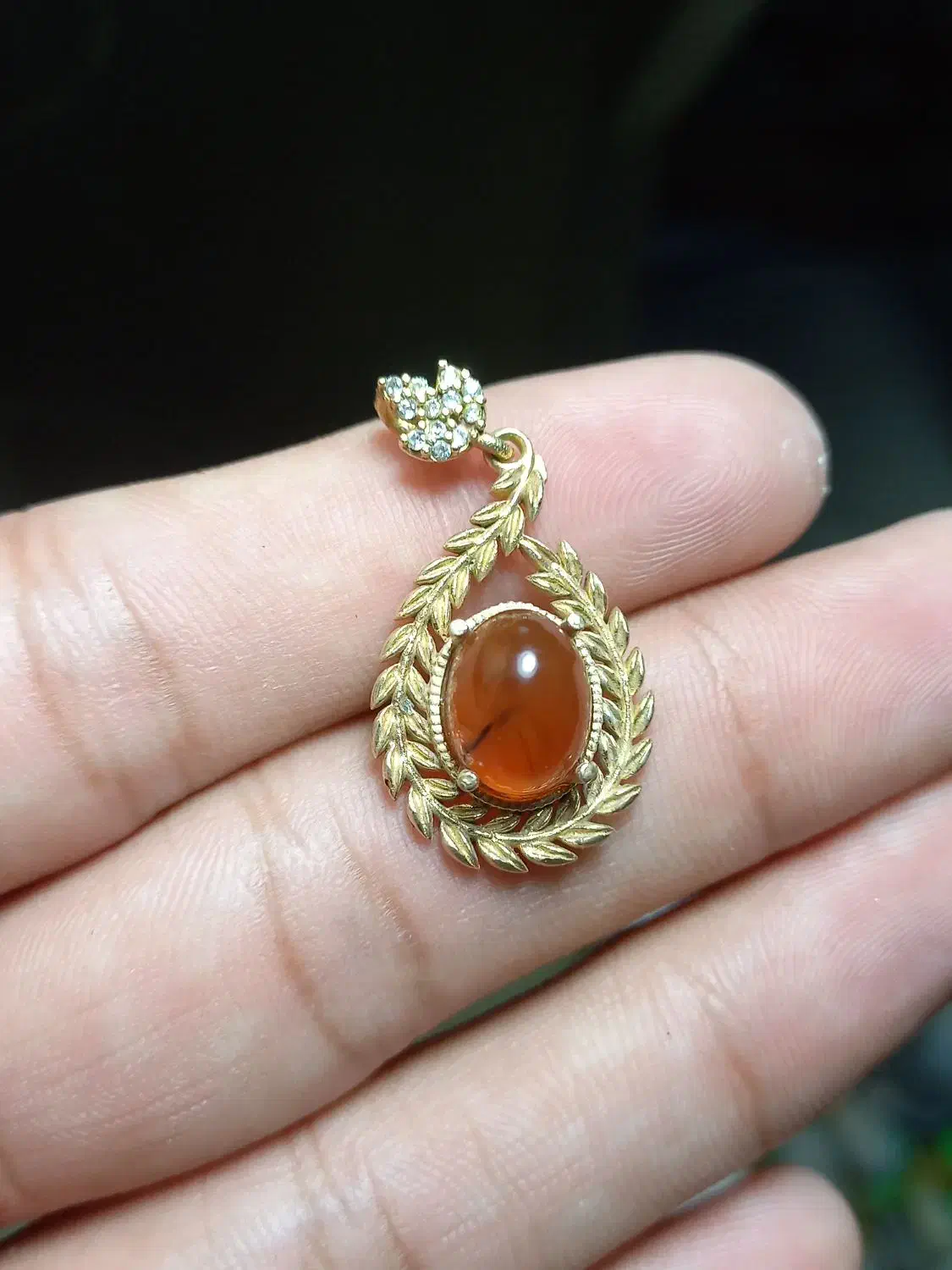 آویز طلا روس با نگین عقیق سرخ|جواهرات|فردوس (خراسان), |دیوار