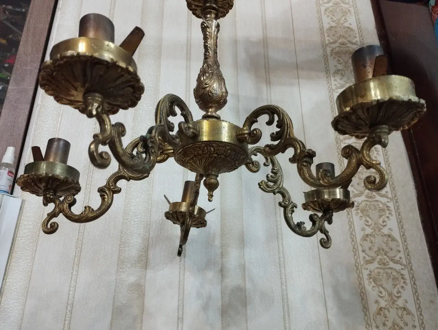 لوستر برنجی|لوستر و چراغ آویز|بندر انزلی, لاله|دیوار