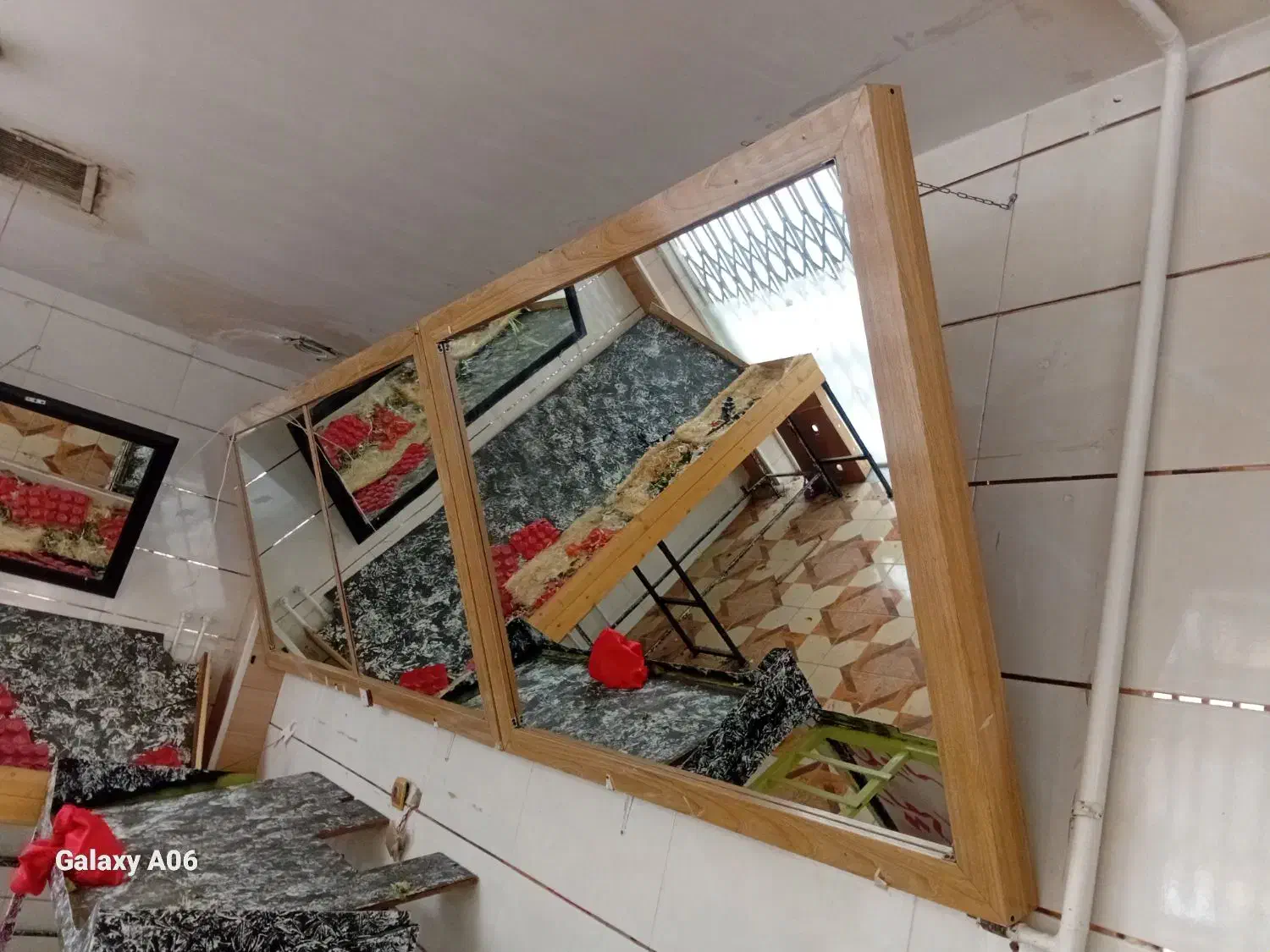 آینه|آینه|نجف‌آباد, امیرآباد|دیوار