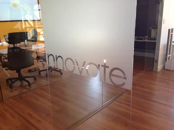 دودی مشکی مات ماتکن سندبلاست شیشه استیکر کن نصب|مصالح و تجهیزات ساختمان|تهران, فلسطین (میدان انقلاب)|دیوار