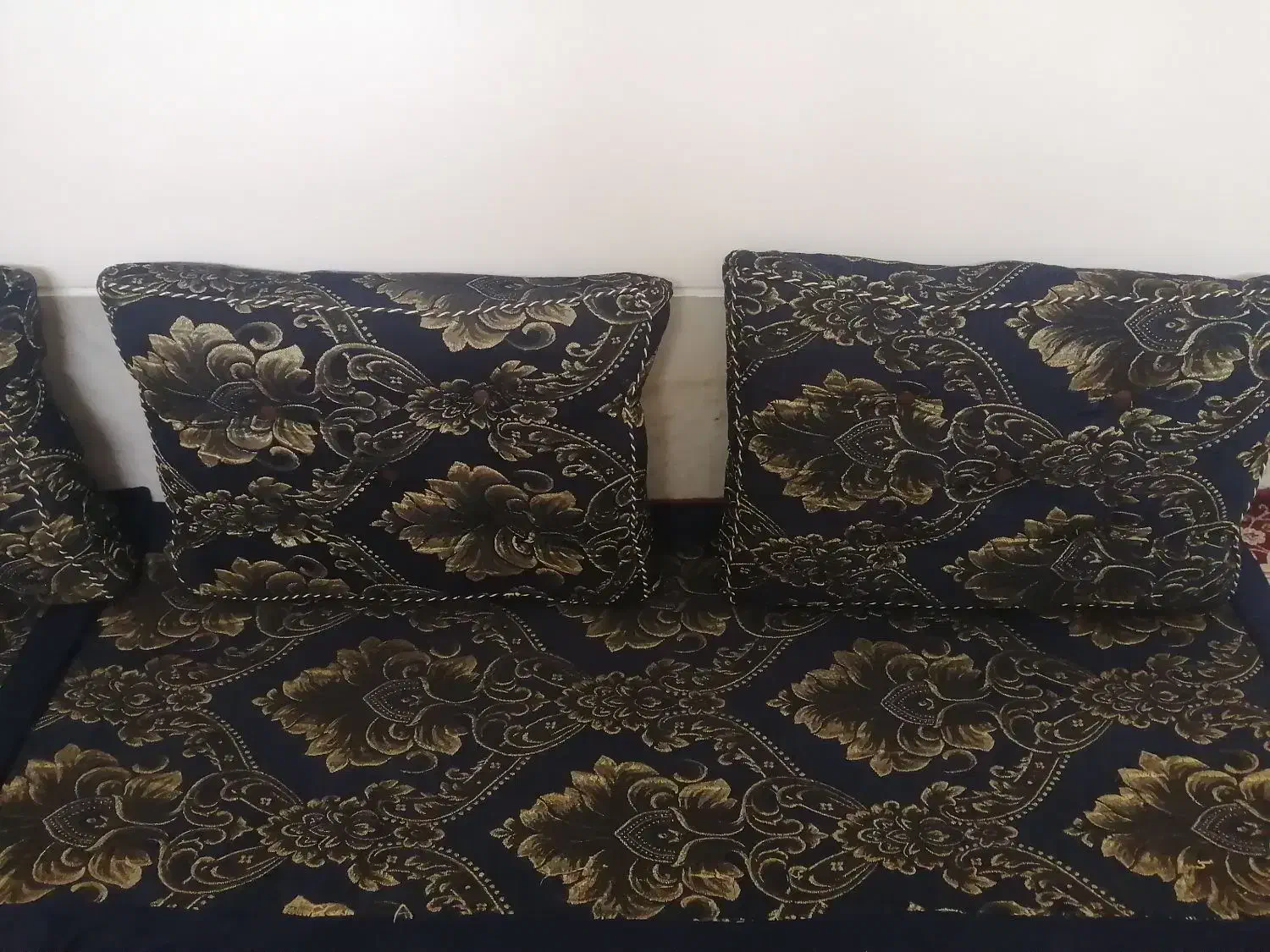 پشتی وکناره نمدی|مبلمان خانگی و میز عسلی|نیریز, |دیوار