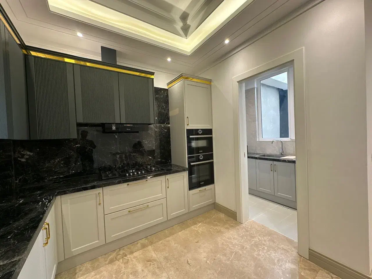 تاپ میرداماد جنوب *220 متر 3 خواب*خوش نقشه وبینظیر