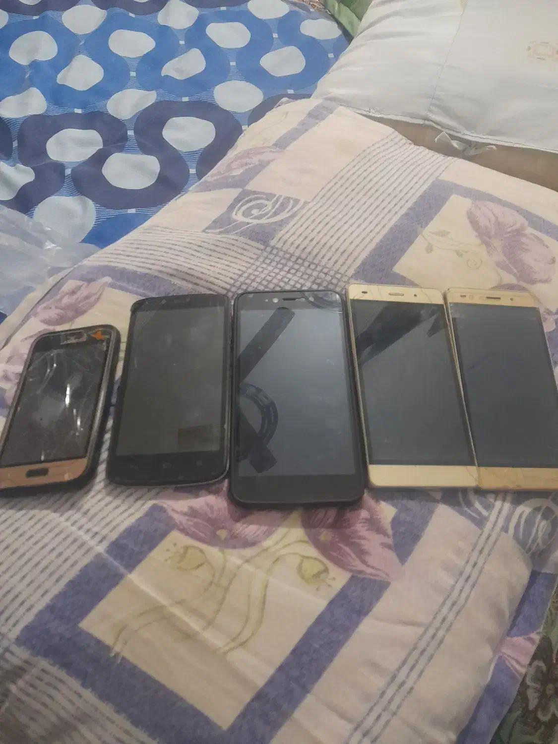 چند عددگوشی تعمیری|موبایل|زاهدان, |دیوار