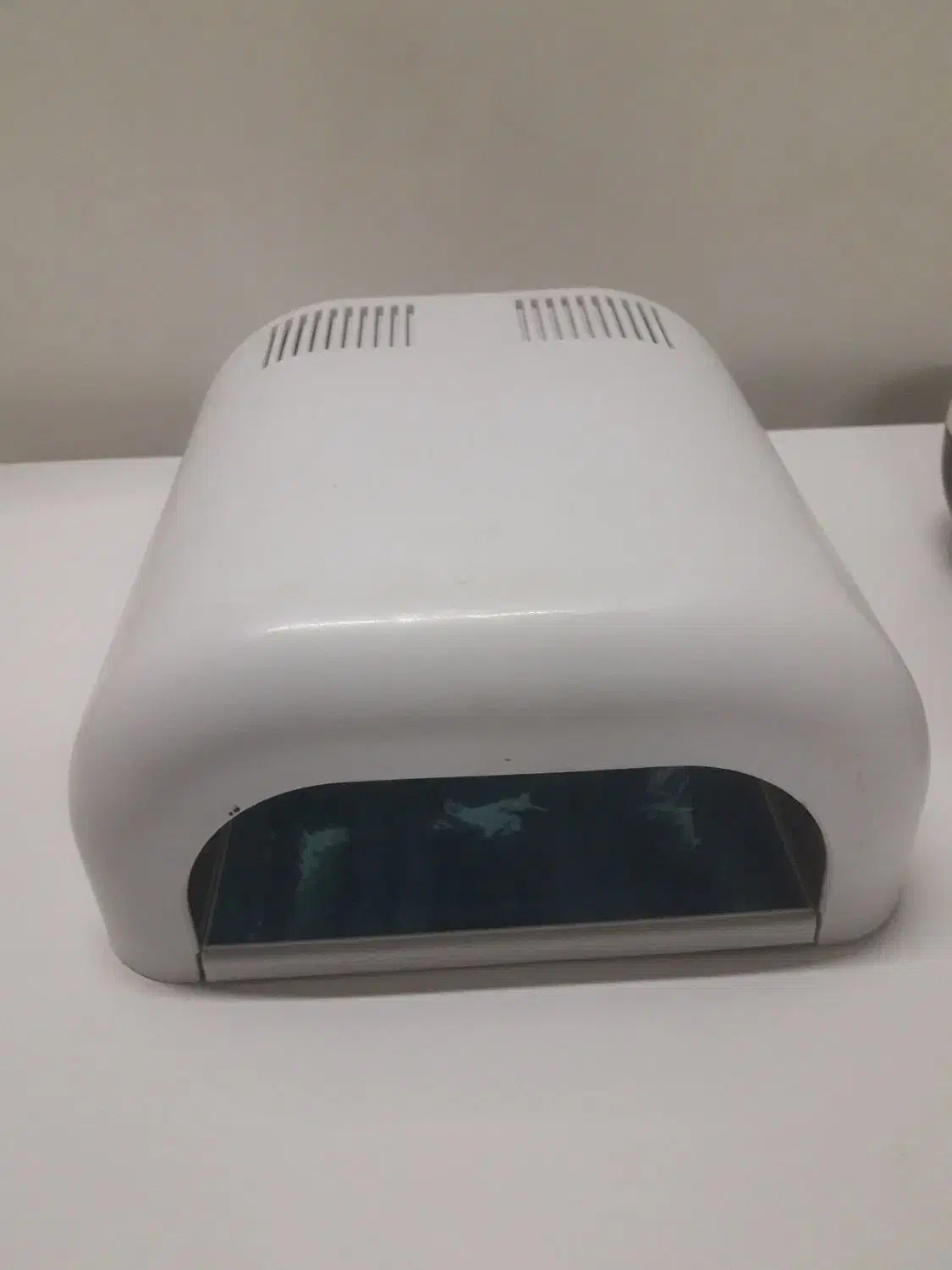 دستگاه یووی|آرایشی، بهداشتی، درمانی|رشت, باهنر|دیوار