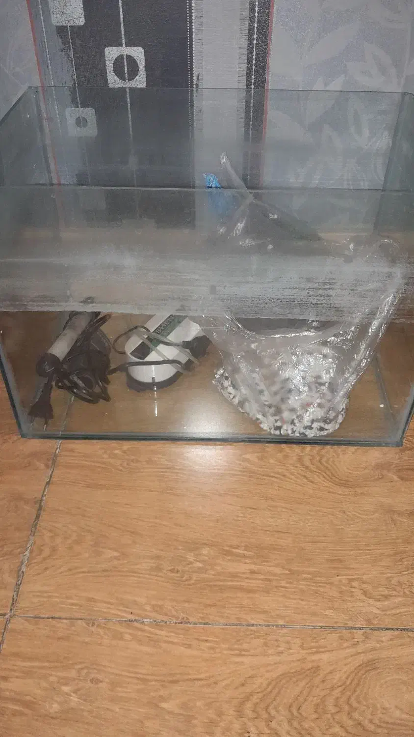 شیشه اکواریوم ..با همه وسایل..اندازه ۳۰ در ۵۰|ماهی|گرگان, |دیوار