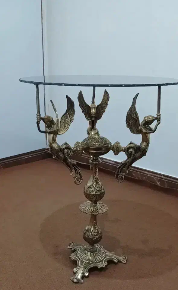 میز برنجی بدون هیچ عیب و ایراد  در حد آکبند|صنایع دستی و سایر لوازم تزئینی|نسیم‌شهر, |دیوار