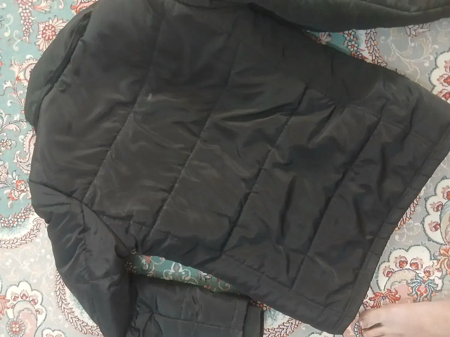 کاپشن|لباس|قم, باغ کرباسی|دیوار