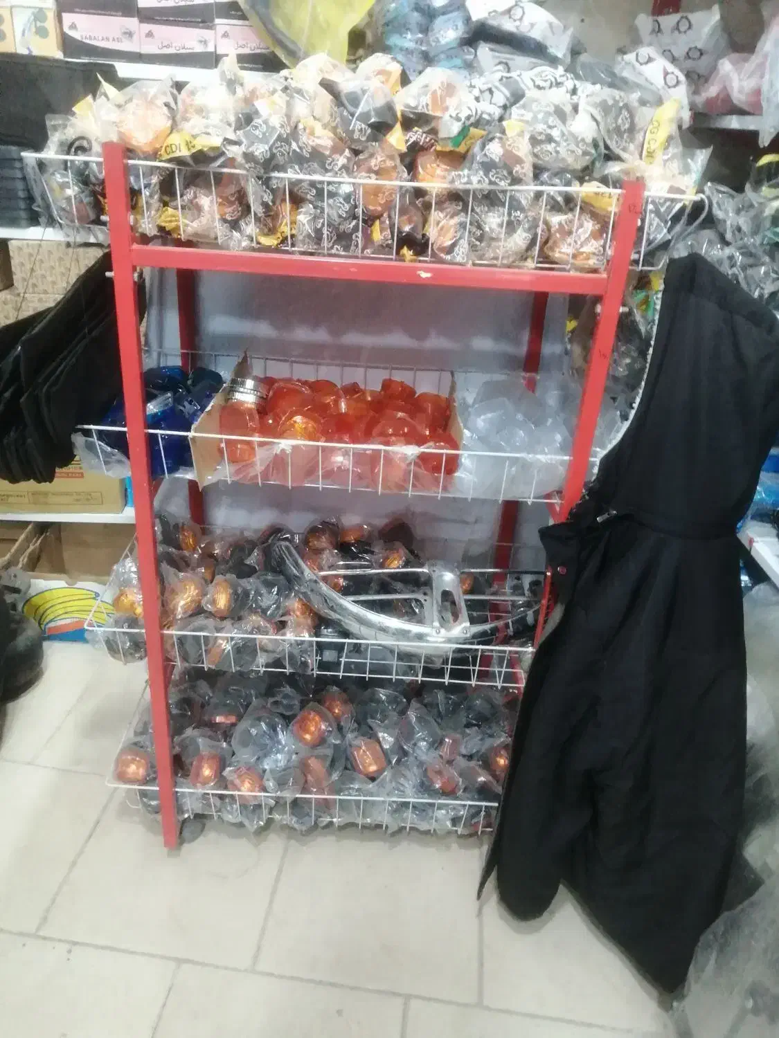 قفس چرخ دار|کتابخانه، شلف، قفسه‌های دیواری|سبزوار, جوادیه شرقی|دیوار