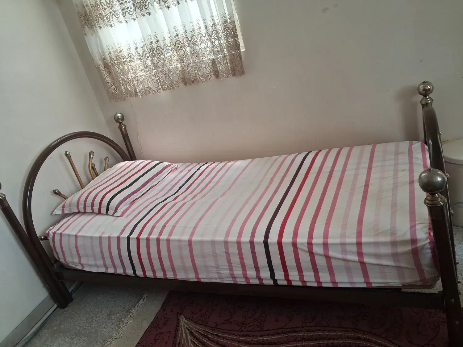 تخت یک نفره فرفوروژه سالم باتشک خارجی رست رونیک|تخت و سرویس خواب|تهران, کاشانک|دیوار