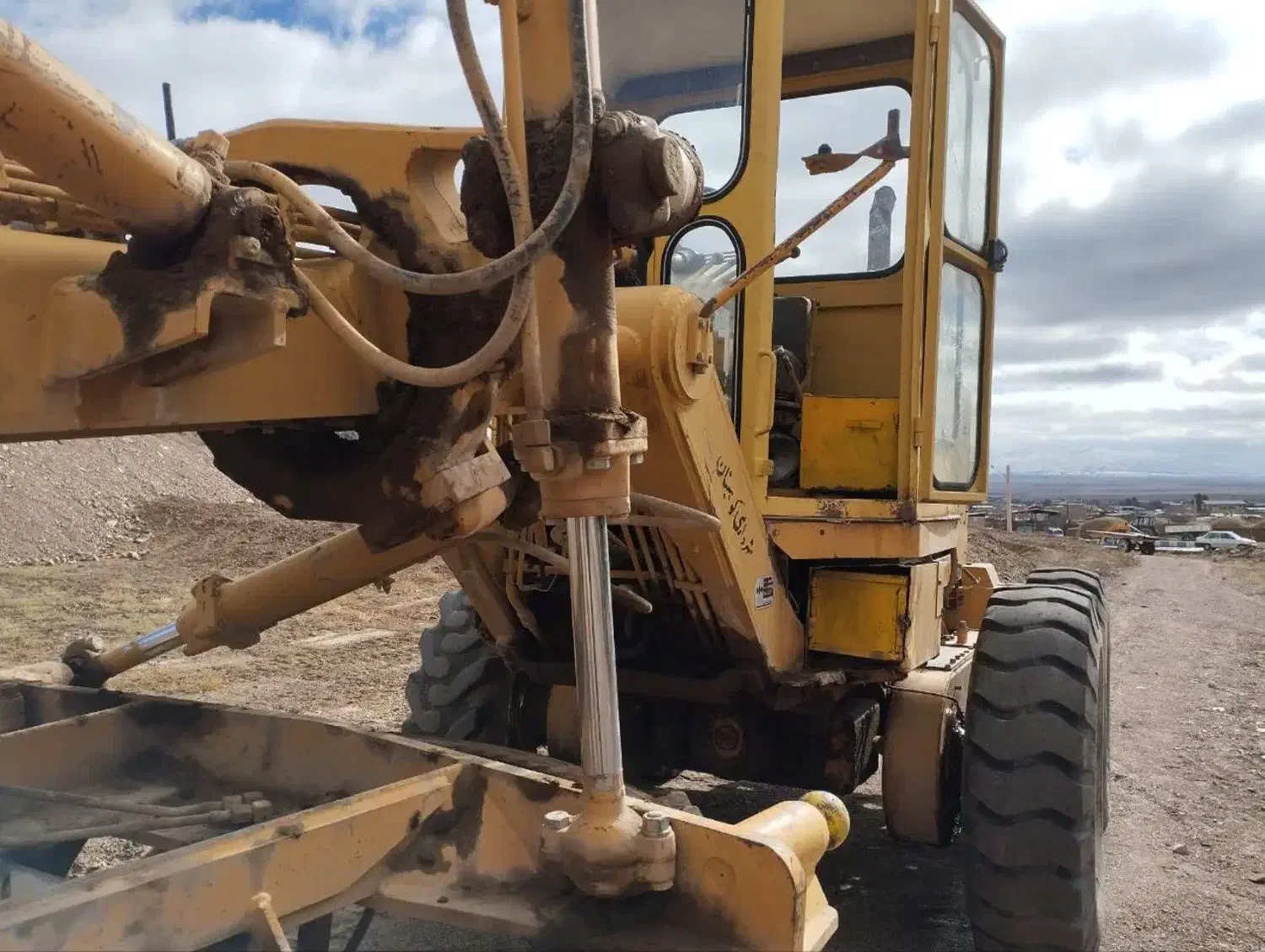 گریدر GD705 کوماتسو|خودرو سنگین|خرمآباد, |دیوار