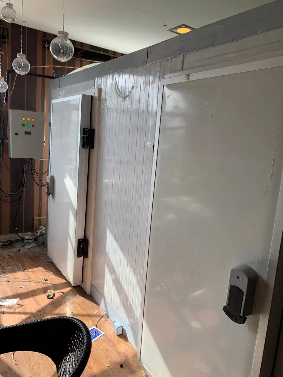 سردخانه|ماشین‌آلات صنعتی|فردیس, فردیس|دیوار