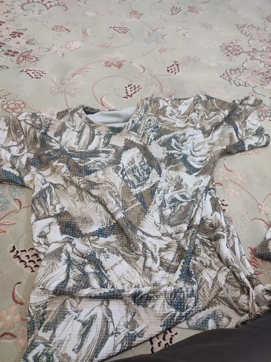 لباس و پوشاک|لباس|باغ ملک, |دیوار