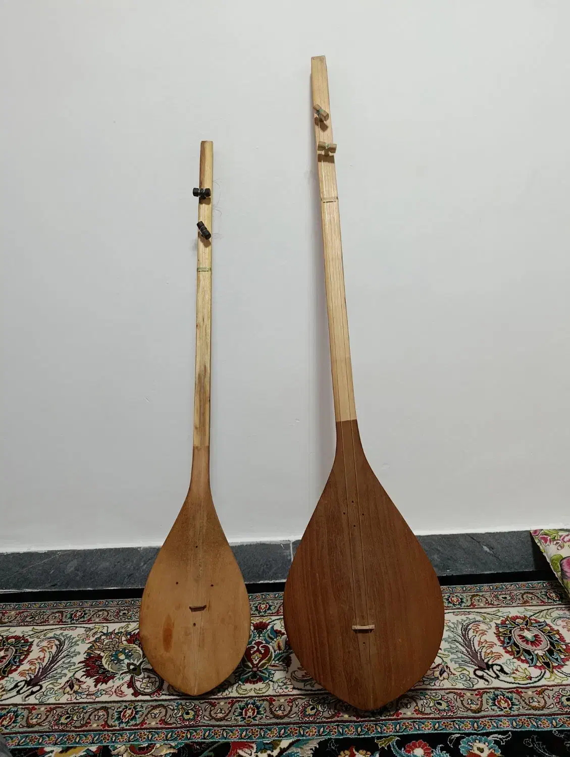 دمبوره افغانستانی|سازهای سنتی|محمدشهر, محمدشهر|دیوار