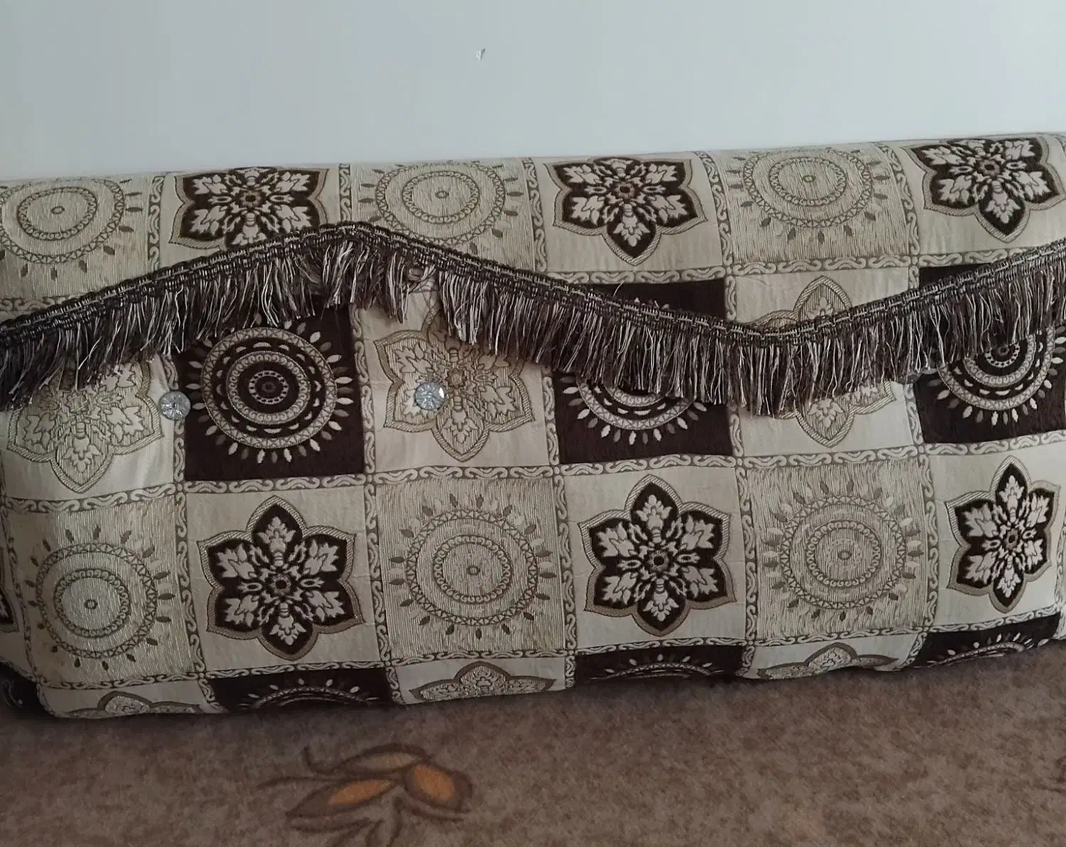 پشتی|پشتی|بروجرد, |دیوار